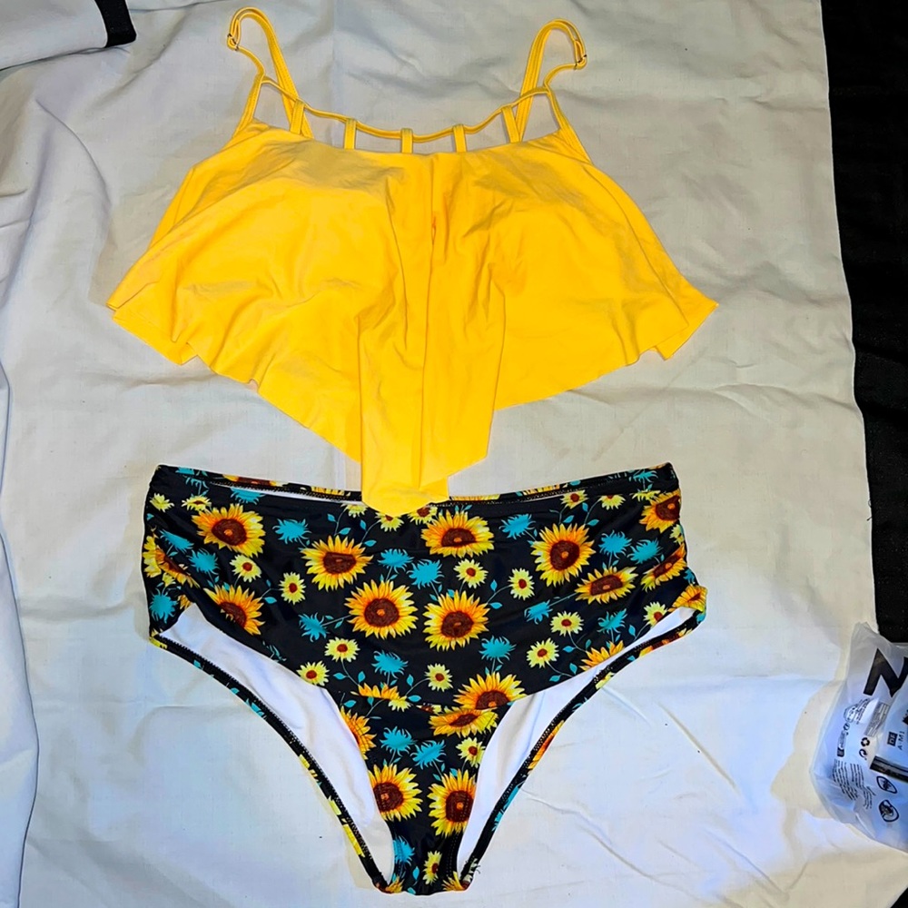 Sunflower bikini 👙🌻